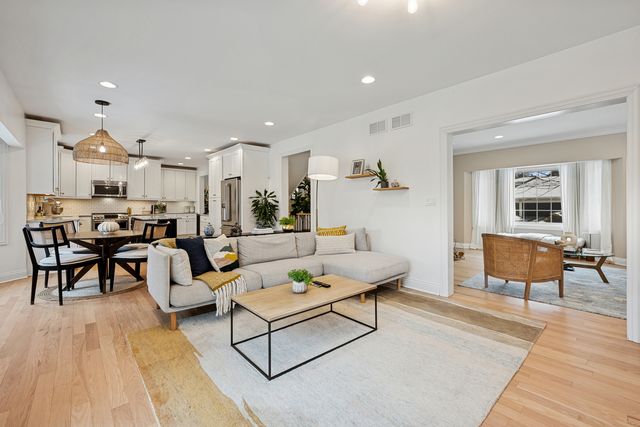 1605 Elmdale Avenue, Glenview, IL 60026