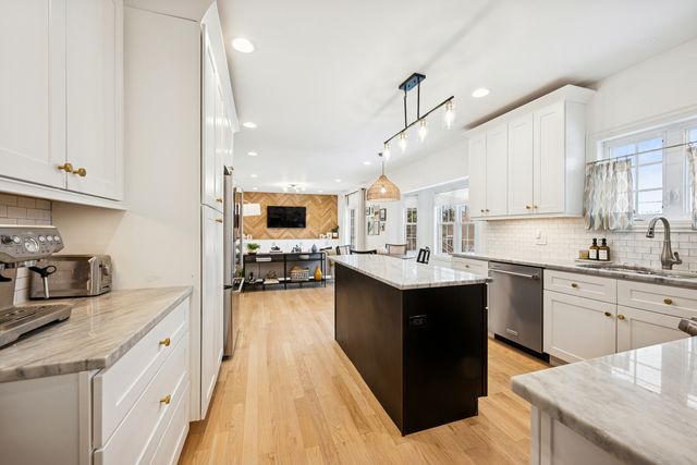 1605 Elmdale Avenue, Glenview, IL 60026