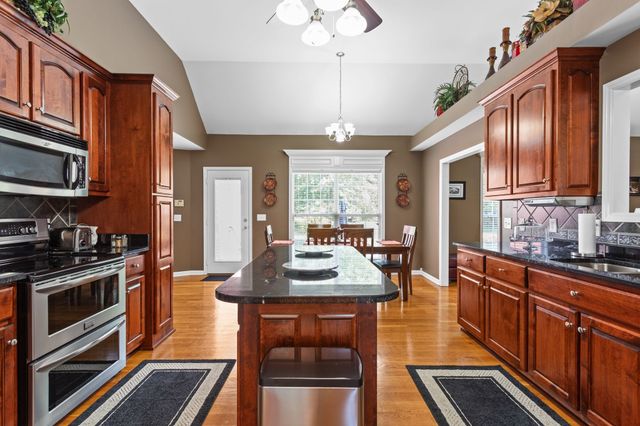 1315 Morlinty Ct, Columbia, TN 38401