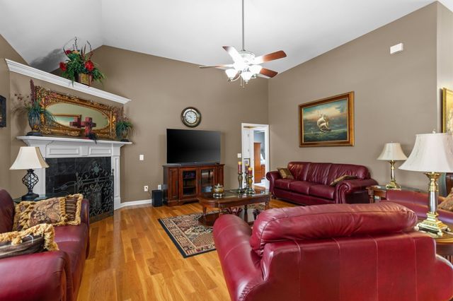 1315 Morlinty Ct, Columbia, TN 38401