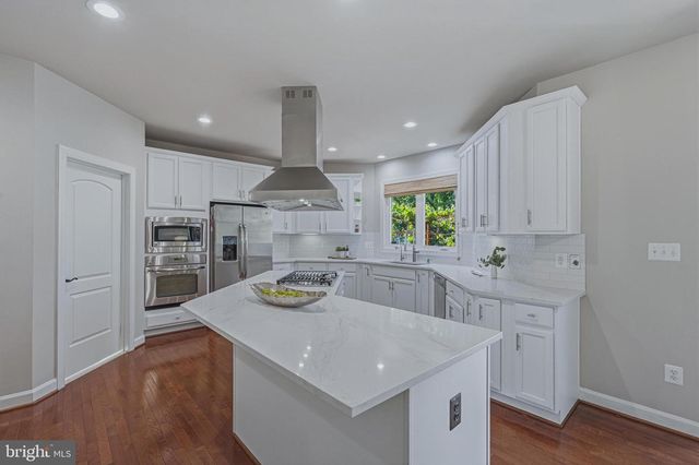 6804 DEAN DR, Mclean, VA 22101