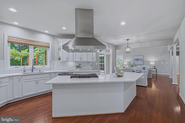6804 DEAN DR, Mclean, VA 22101