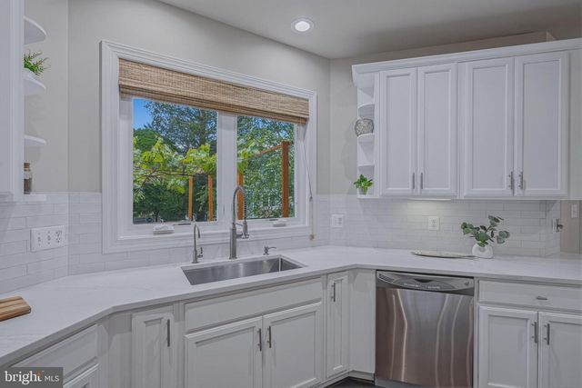 6804 DEAN DR, Mclean, VA 22101