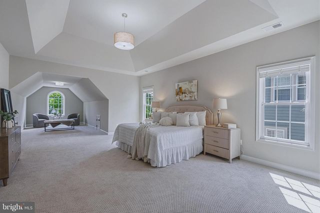 6804 DEAN DR, Mclean, VA 22101