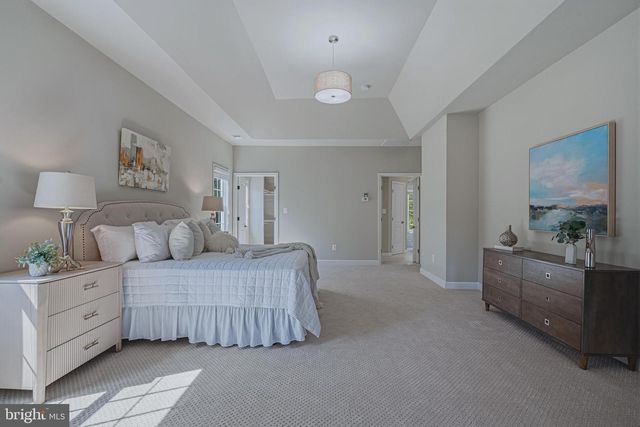 6804 DEAN DR, Mclean, VA 22101