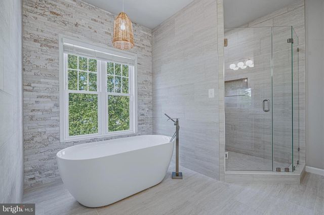6804 DEAN DR, Mclean, VA 22101