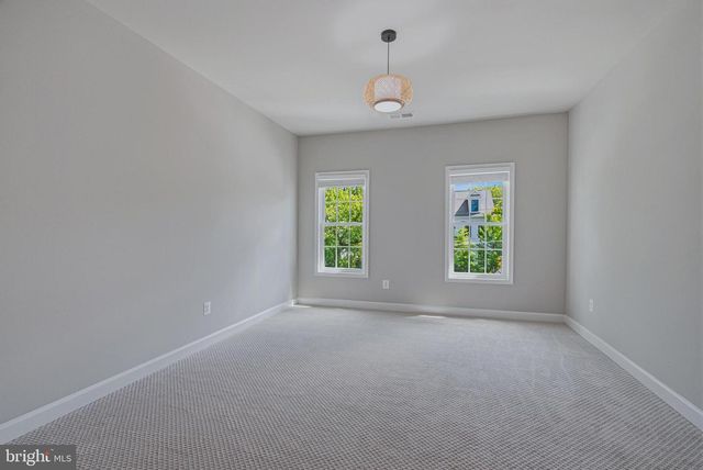 6804 DEAN DR, Mclean, VA 22101