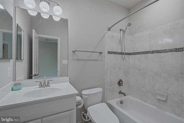 6804 DEAN DR, Mclean, VA 22101