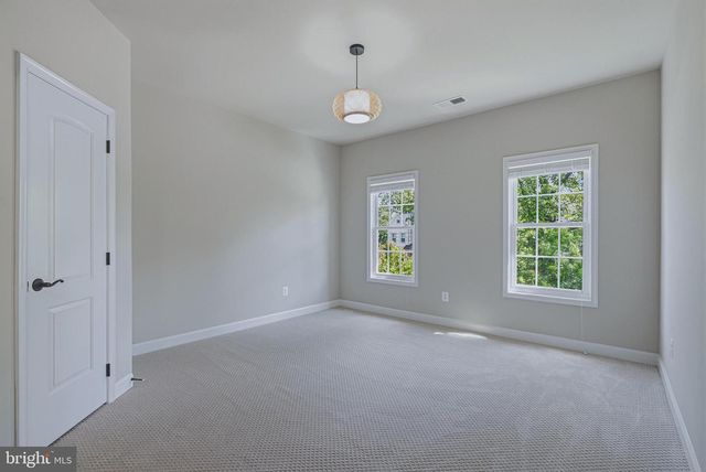 6804 DEAN DR, Mclean, VA 22101