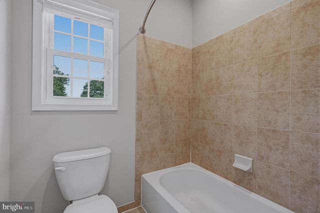 6804 DEAN DR, Mclean, VA 22101