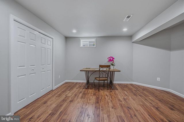 6804 DEAN DR, Mclean, VA 22101
