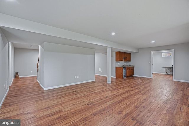 6804 DEAN DR, Mclean, VA 22101