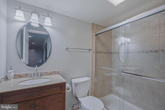 6804 DEAN DR, Mclean, VA 22101