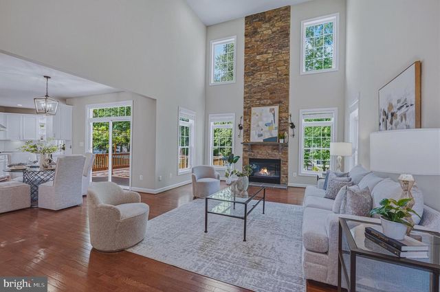 6804 DEAN DR, Mclean, VA 22101