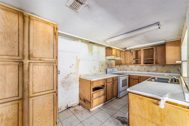 11768 N GATLEN AVENUE, Dunnellon, FL 34433