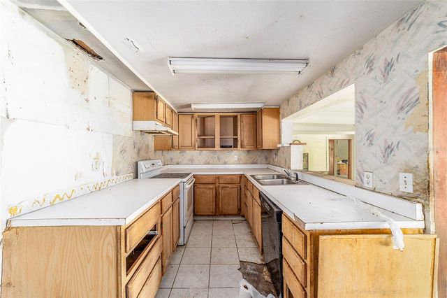 11768 N GATLEN AVENUE, Dunnellon, FL 34433