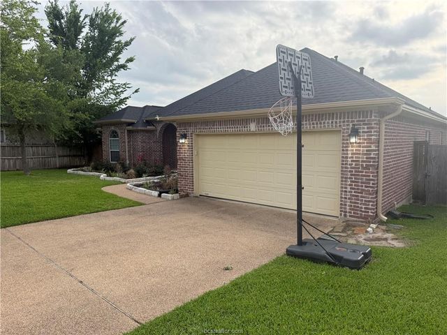 4414 Woodland Ridge Drive, College Station, TX 77845