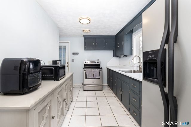 9 Glendale Road, Enfield, CT 06082