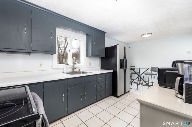 9 Glendale Road, Enfield, CT 06082