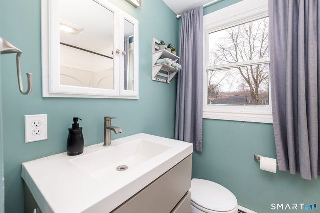 9 Glendale Road, Enfield, CT 06082