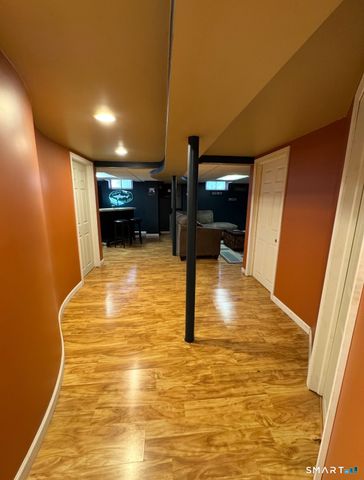 9 Glendale Road, Enfield, CT 06082