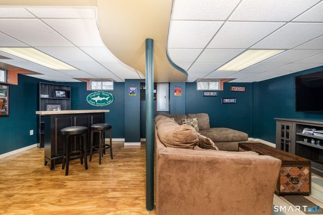 9 Glendale Road, Enfield, CT 06082