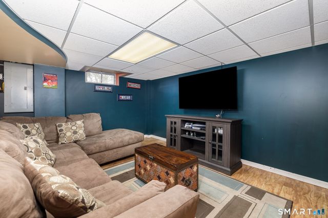 9 Glendale Road, Enfield, CT 06082