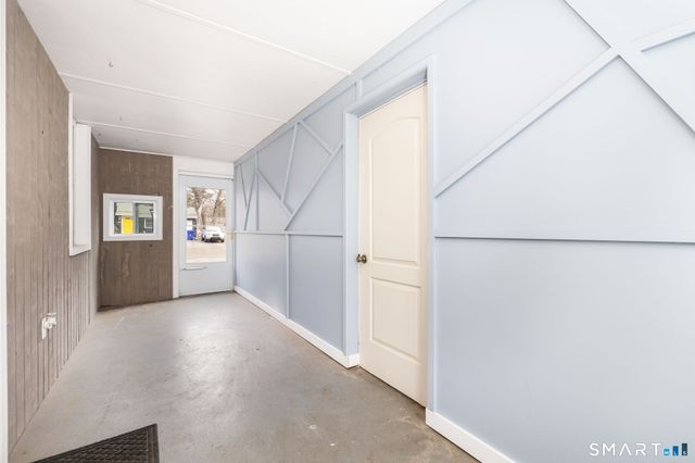 9 Glendale Road, Enfield, CT 06082