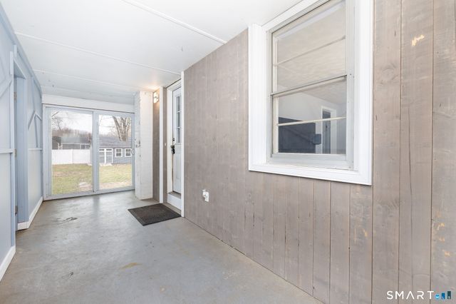 9 Glendale Road, Enfield, CT 06082