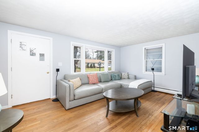 9 Glendale Road, Enfield, CT 06082