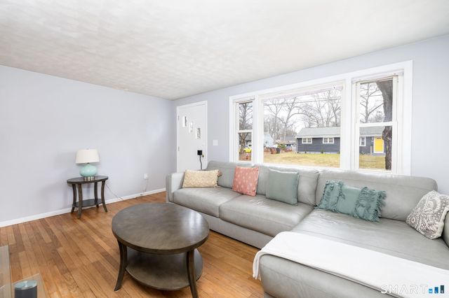 9 Glendale Road, Enfield, CT 06082