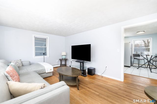 9 Glendale Road, Enfield, CT 06082