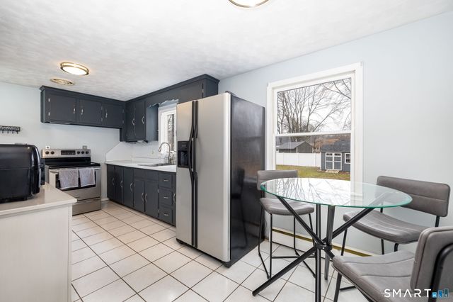 9 Glendale Road, Enfield, CT 06082