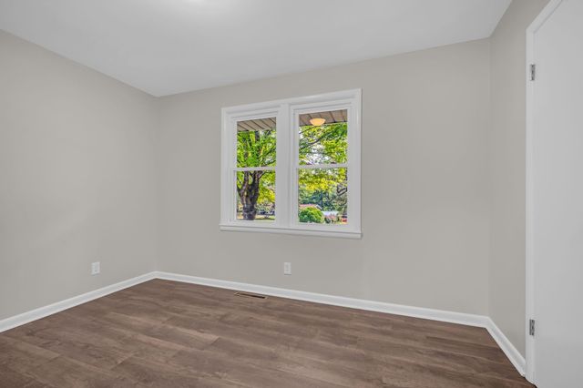 104 S Hummingbird Ln, S, Dickson, TN 37055