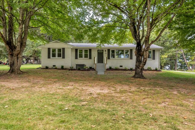 104 S Hummingbird Ln, S, Dickson, TN 37055
