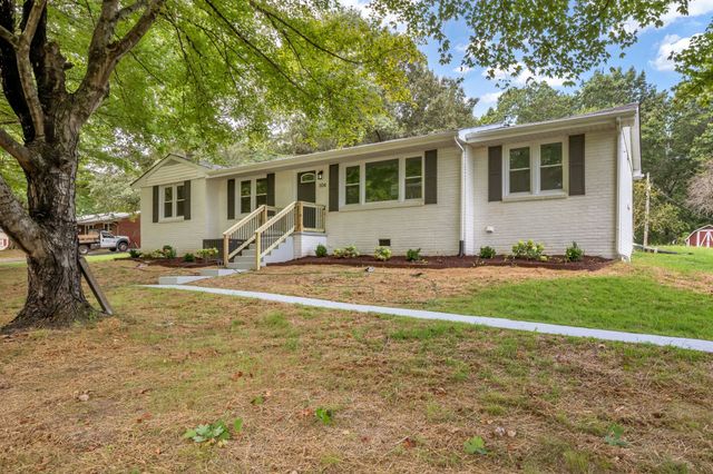104 S Hummingbird Ln, S, Dickson, TN 37055