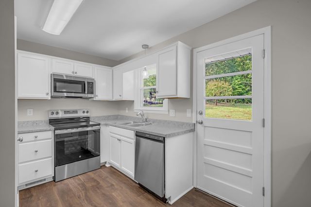 104 S Hummingbird Ln, S, Dickson, TN 37055