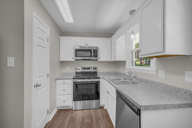 104 S Hummingbird Ln, S, Dickson, TN 37055