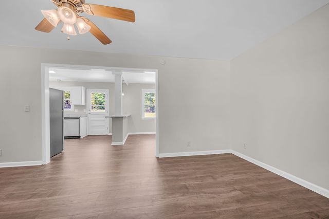 104 S Hummingbird Ln, S, Dickson, TN 37055