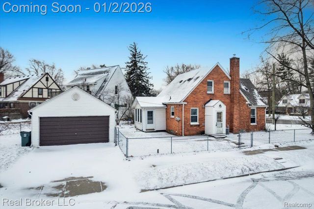 1634 Crooks Road, Royal Oak, MI 48067