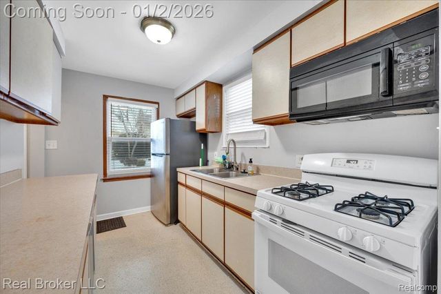 1634 Crooks Road, Royal Oak, MI 48067