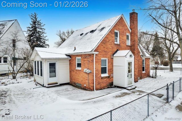 1634 Crooks Road, Royal Oak, MI 48067