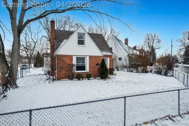 1634 Crooks Road, Royal Oak, MI 48067