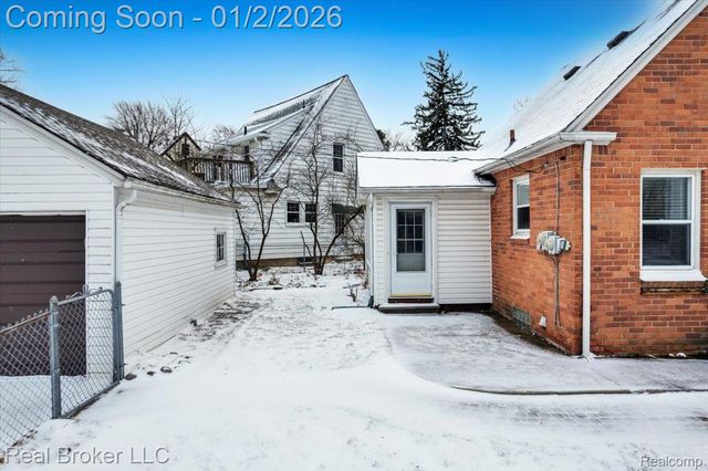 1634 Crooks Road, Royal Oak, MI 48067