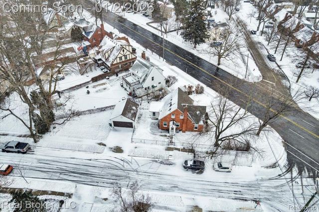 1634 Crooks Road, Royal Oak, MI 48067