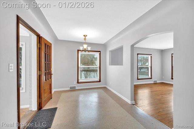 1634 Crooks Road, Royal Oak, MI 48067