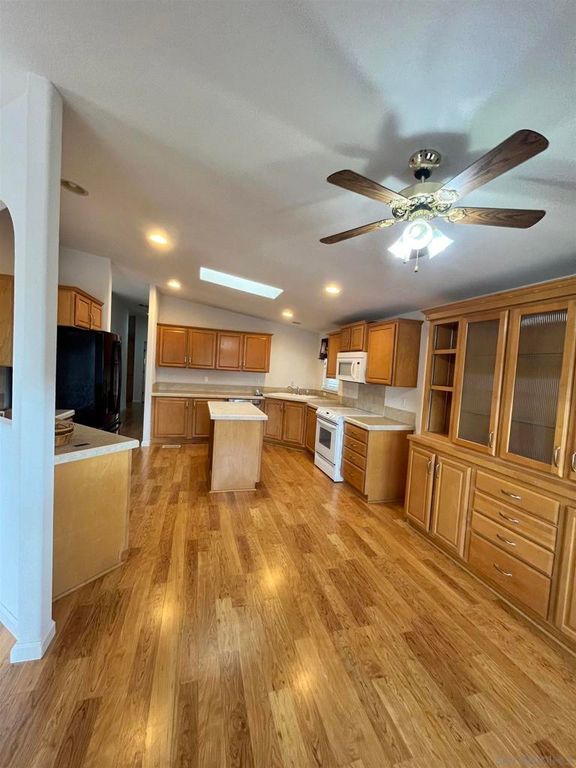 Image 11 of property listing at 1219 E Barham Dr SPC 81, San Marcos, CA 92078