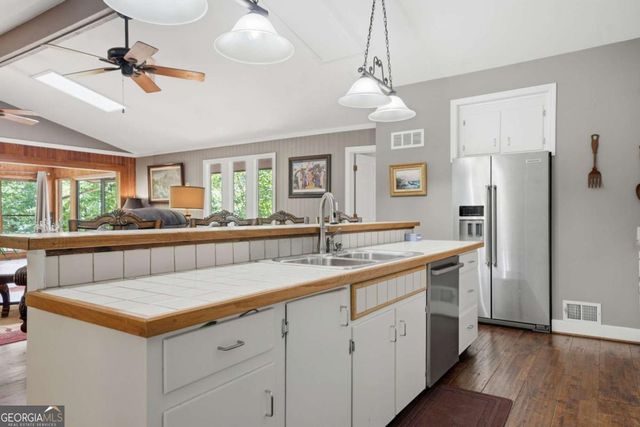 206 White Antelope Street, Waleska, GA 30183