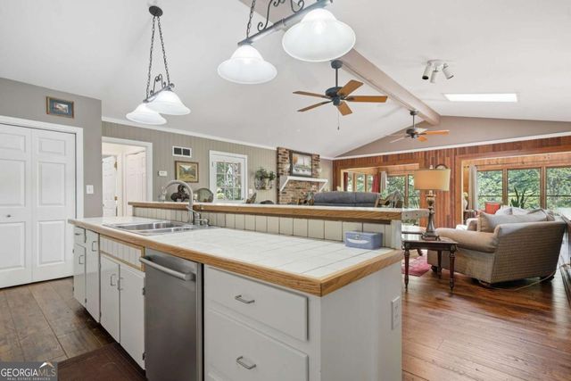 206 White Antelope Street, Waleska, GA 30183