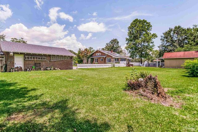 1057 Pauline St, Cantonment, FL 32533